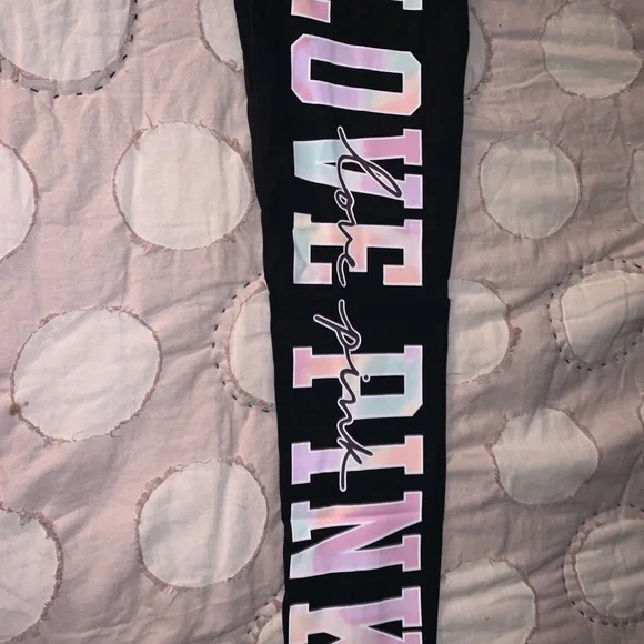 Victorias’s Secret PINK Black Leggings with Freya design that says Love Pink - Picture 3 of 3